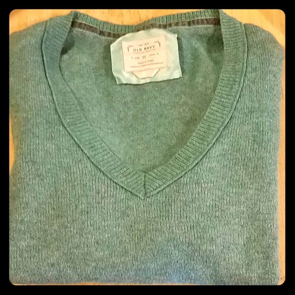 Old Navy V-neck light green sweater Medium